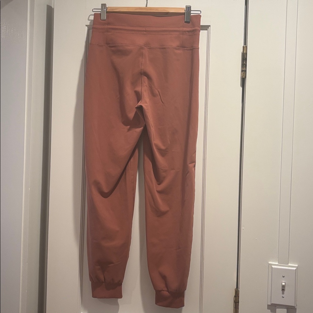 Vuori Jogger Pants in Hazelnut Rose Sz S - Picture 4 of 11